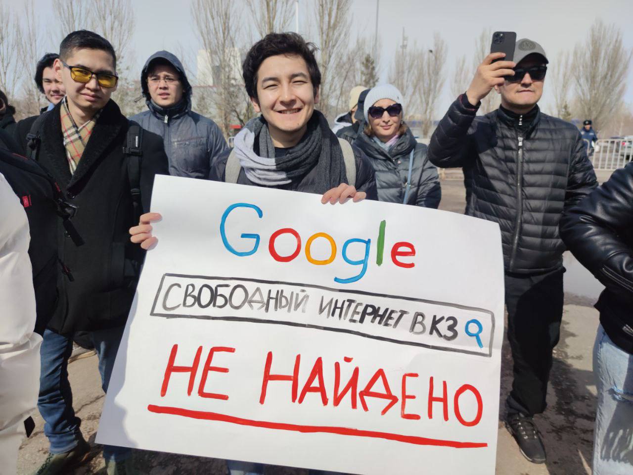 «Нам пытаются впарить поправки, которые лишат нас свободы». В Алматы пройдет митинг против блокировок соцсетей