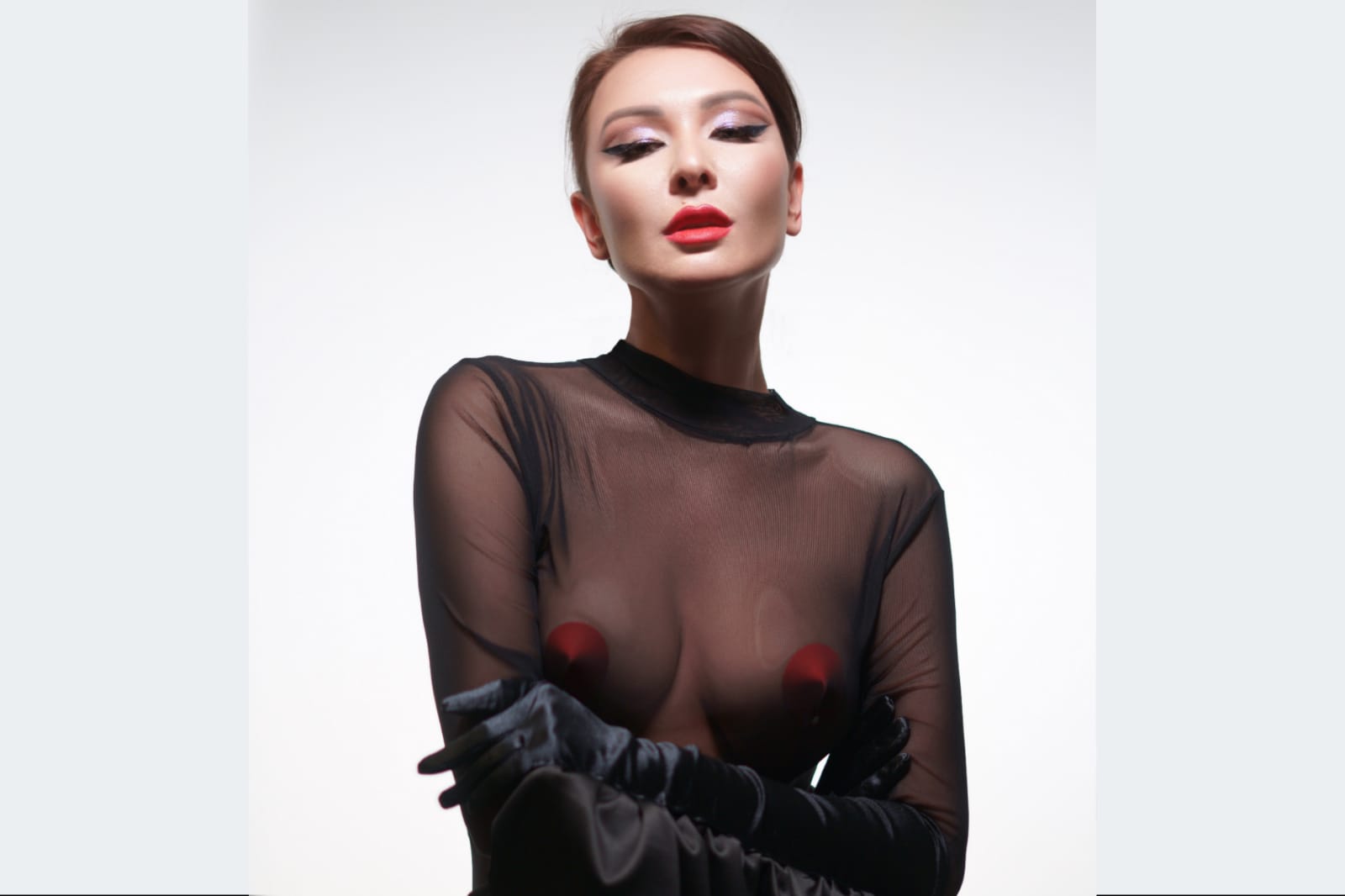 Казахстан женщина в красном ночнушке секс - Поиск порно