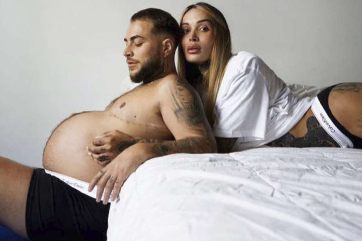 Беременный мужчина снялся для рекламной кампании Calvin Klein