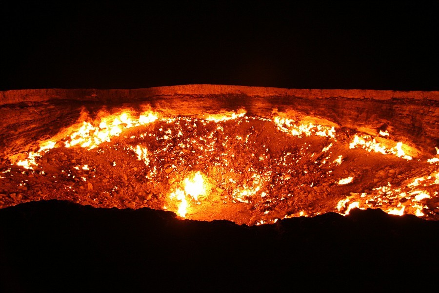 Туркменистан собирает ученых, чтобы потушить «Врата ада»