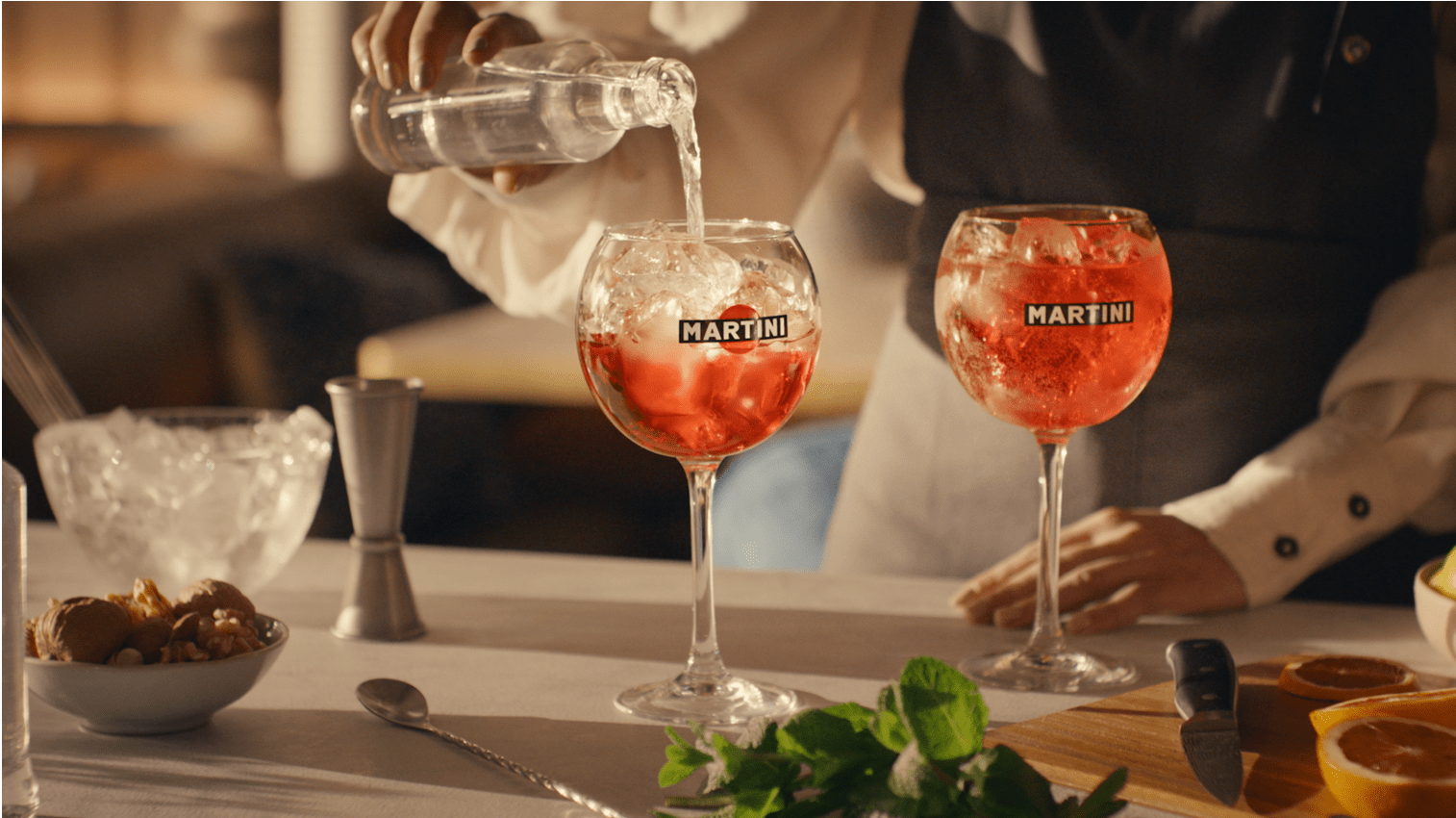 Попробовать лето на вкус: как и с чем пить Martini Fiero & Tonic