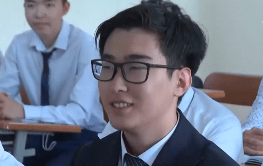 Казахстанского школьника пригласили в 34 университета мира