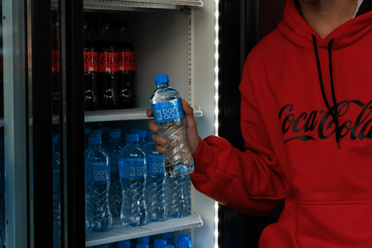 Яркие шары, фотозона и море позитива: как развлекали гостей Coca-Cola и Bon-Aqua