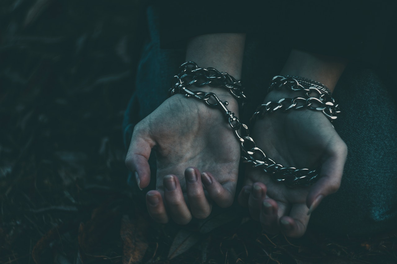 Сдавали в рабство недееспособных? Казахстанских чиновников подозревают в торговле людьми