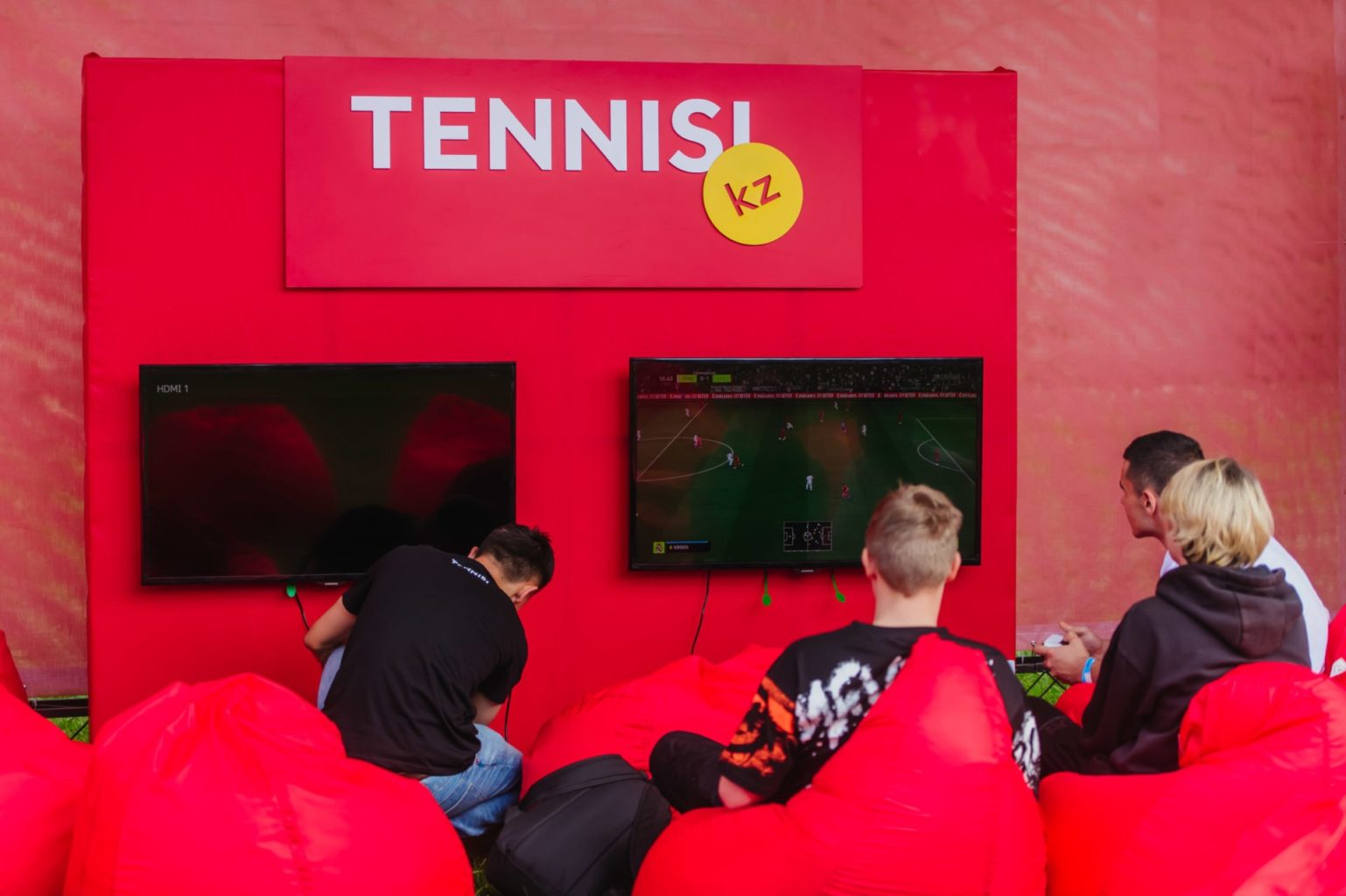 "Теннисирующий эффект": как Tennisi.kz учили гостей Пикника креативить
