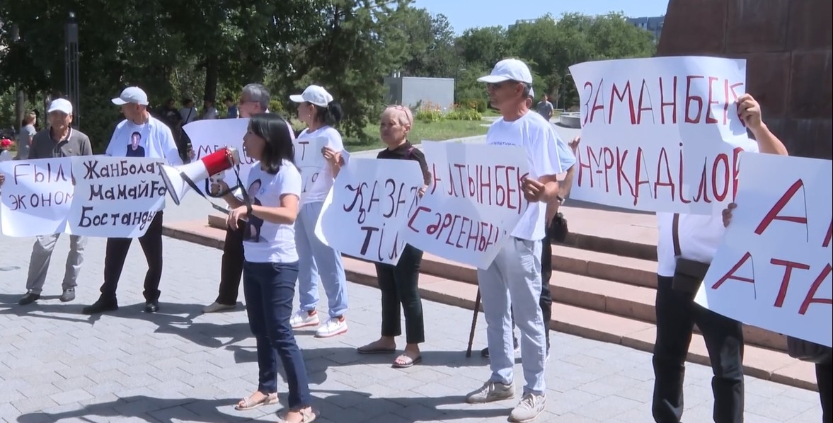 «Преступления Назарбаева за 30 лет». Как в Алматы отметили День столицы
