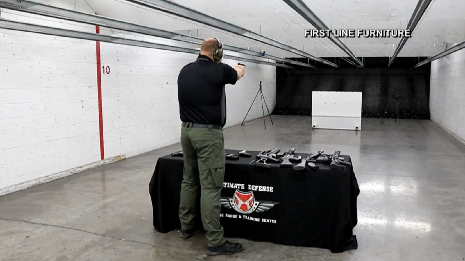 Пуленепробиваемые парты: как в США будут защищать учителей и учеников от стрельбы в школах