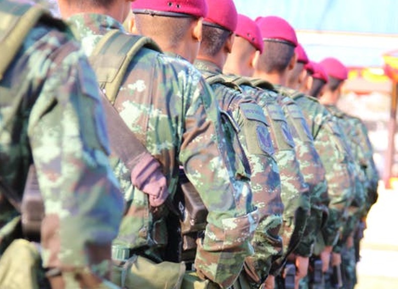 "Трогали за грудь и гениталии": бывшая военнослужащая заявила о домогательствах в армии