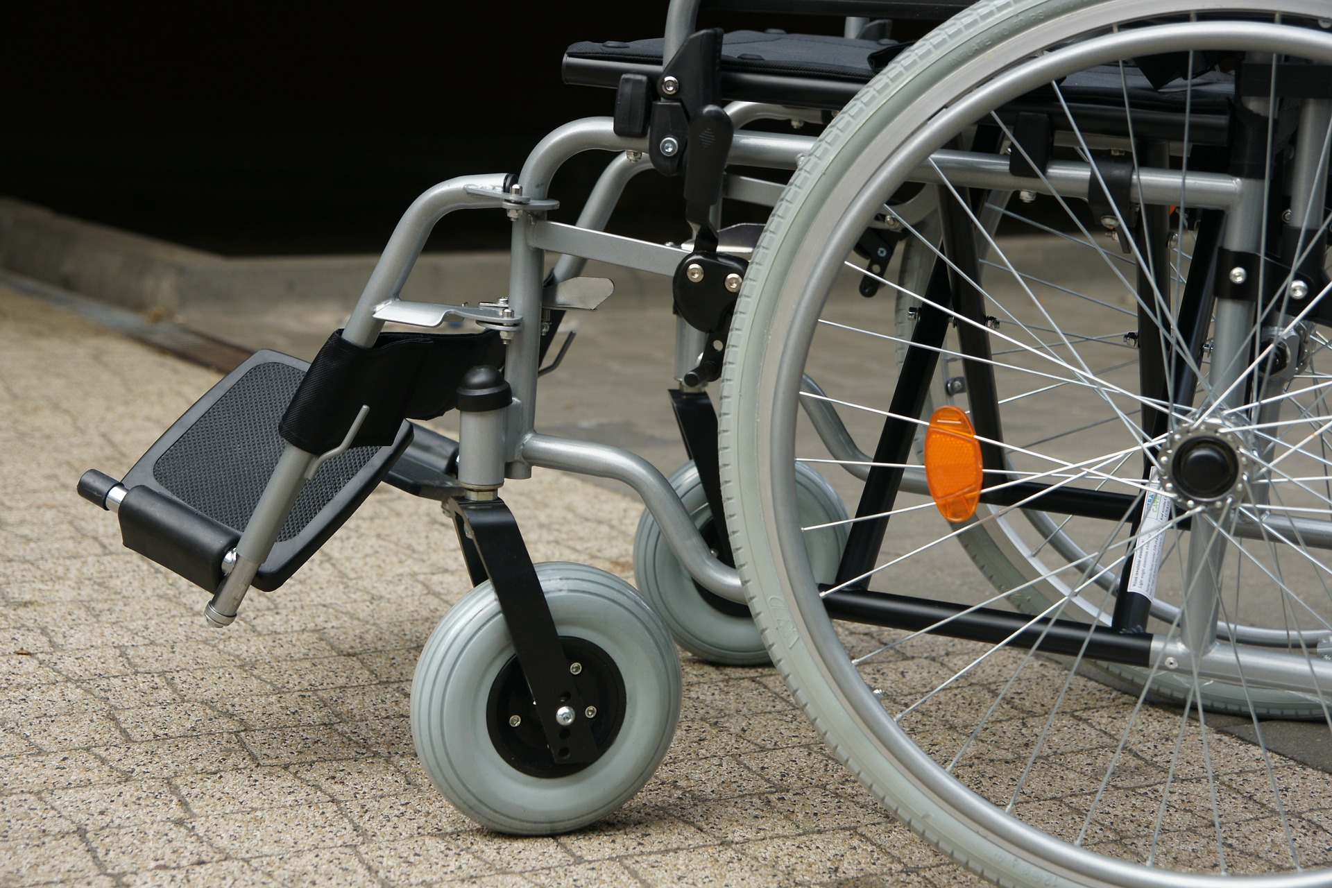 Скандал в Боровом: семью отказались заселять в санаторий из-за инвалидности мужчины