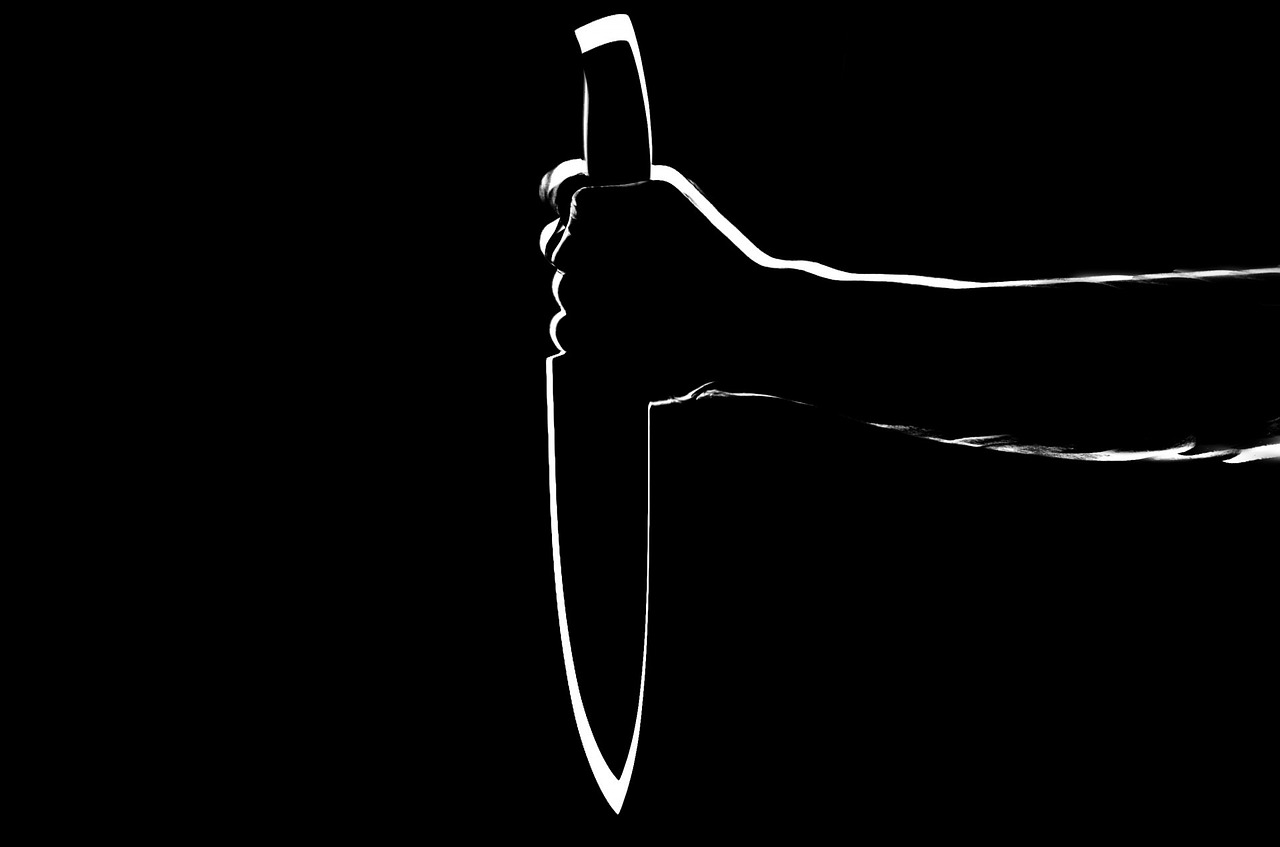 На лауреата Букеровской премии Салмана Рушди было совершено нападение с ножом