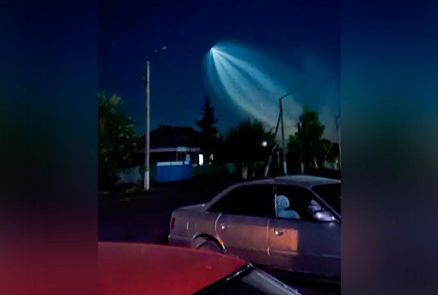 «Это не НЛО»: жителей Казахстана удивило необычное оптическое явление в небе