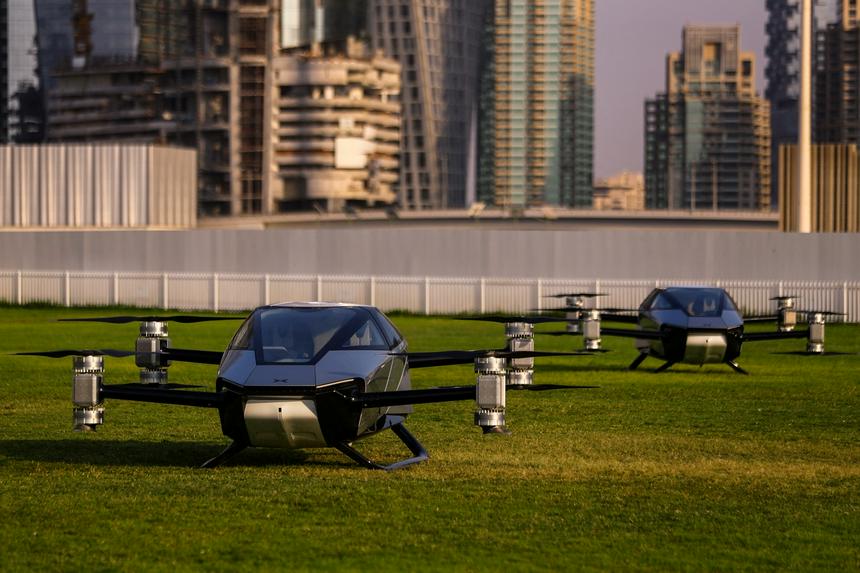Летающий автомобиль совершил первый полет в Дубае