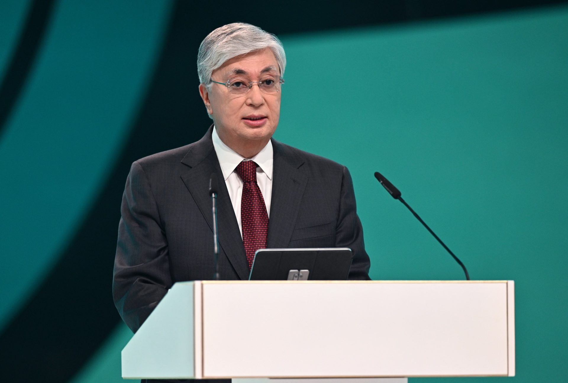 Какую пользу Казахстану может принести санкционное противостояние в мире, рассказал Токаев