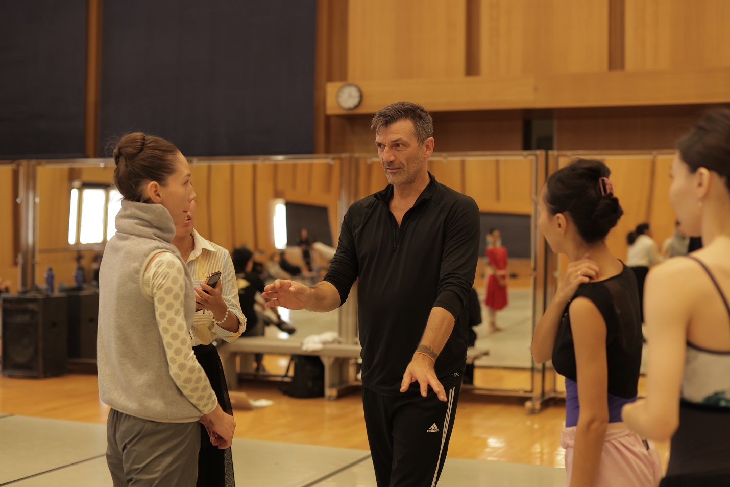 Немецкий хореограф и французский костюмер. Как Astana Opera готовится к  мировой премьере балета «Золушка»