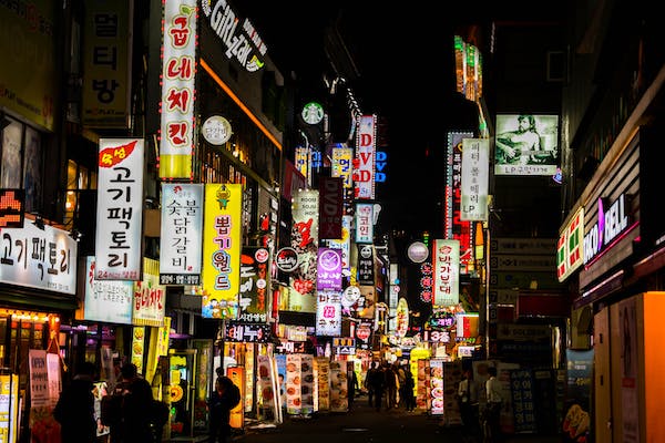 Названы возможные причины смертельной давки в Сеуле