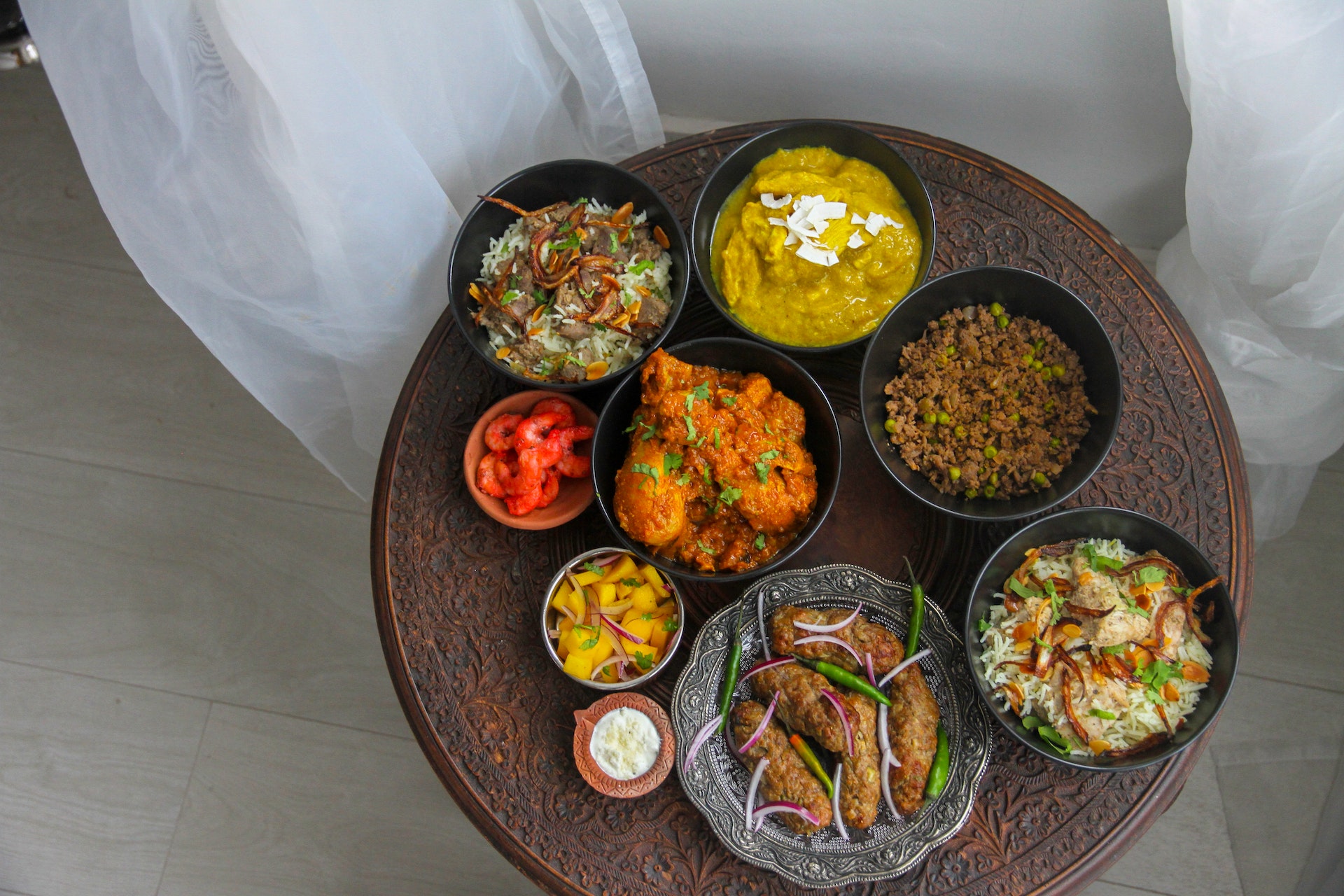 Чапати, палак панир и масала чай: где в Алматы попробовать индийскую кухню