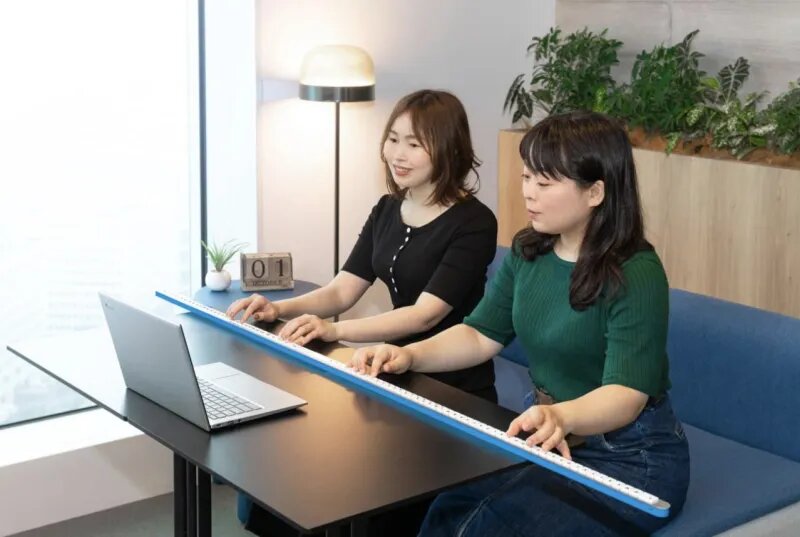 Google представил клавиатуру длиной 1.65 метров