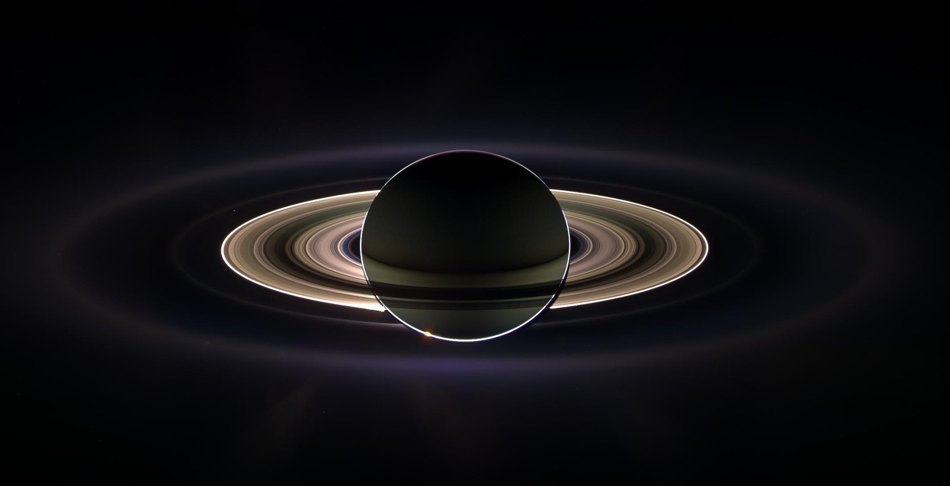 Ученые привели возможные доказательства существования жизни на спутнике Сатурна