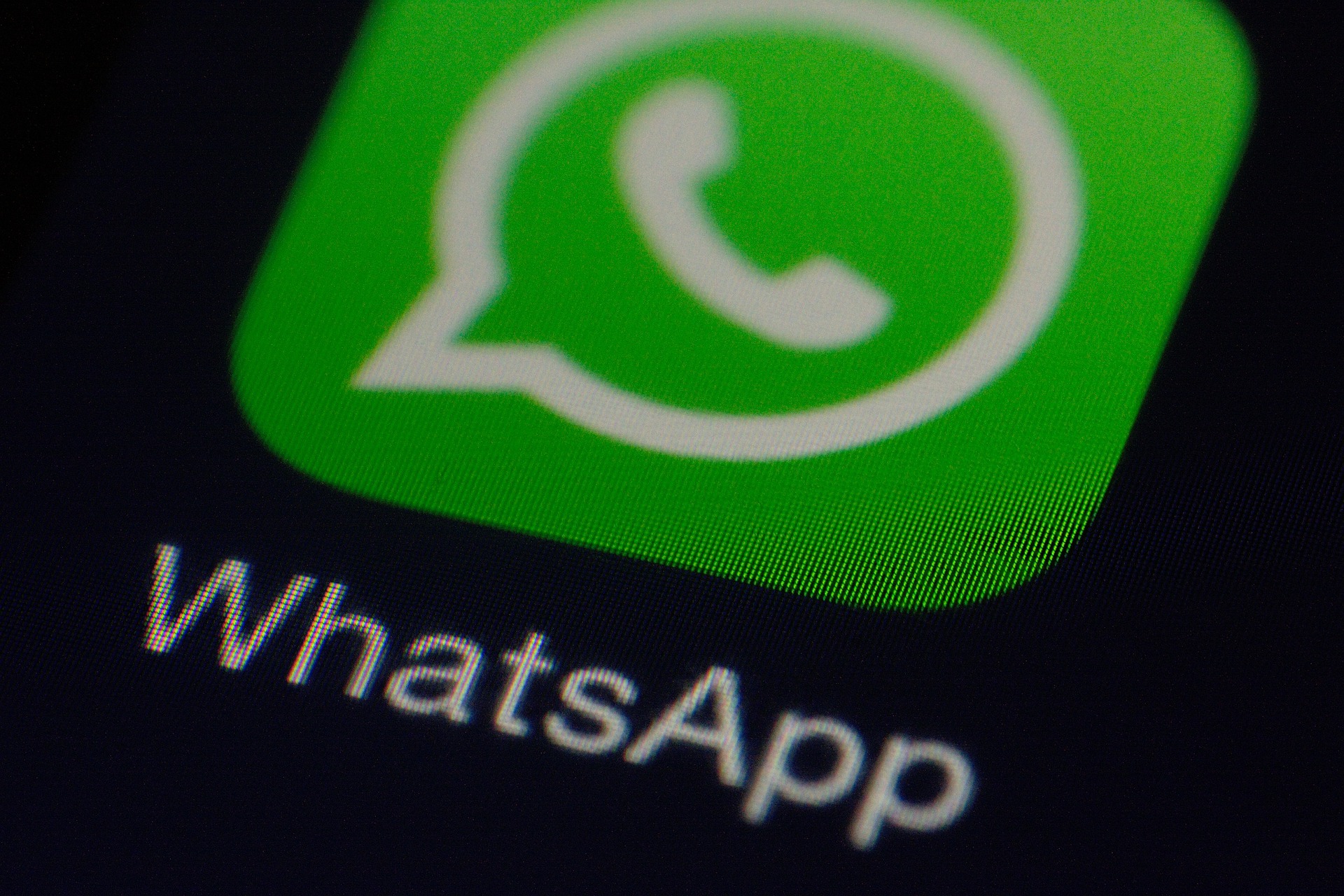 Пользователи WhatsApp в опасности? Павел Дуров рассказал о возможности хакерских атак через мессенджер