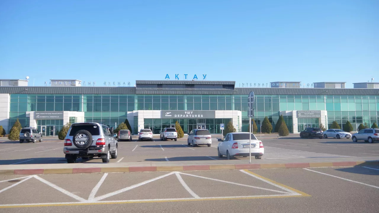 Пассажиров и персонал эвакуировали из аэропорта Актау  