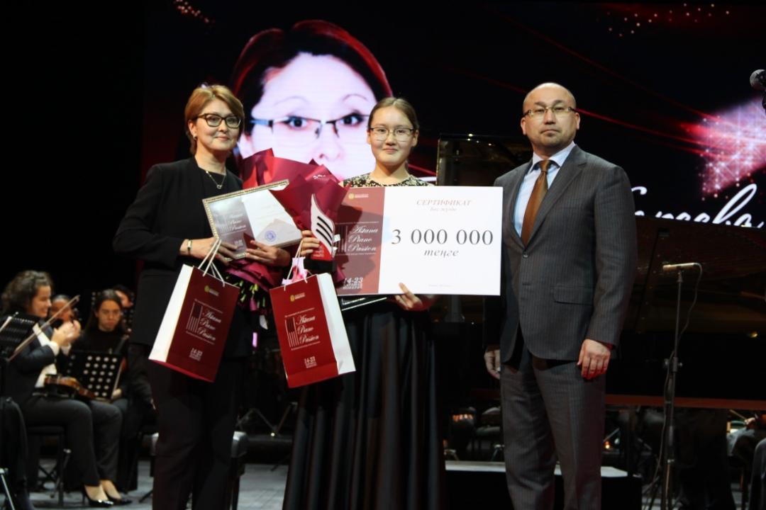 Лучшей пианисткой Казахстана стала 15-летняя алматинка