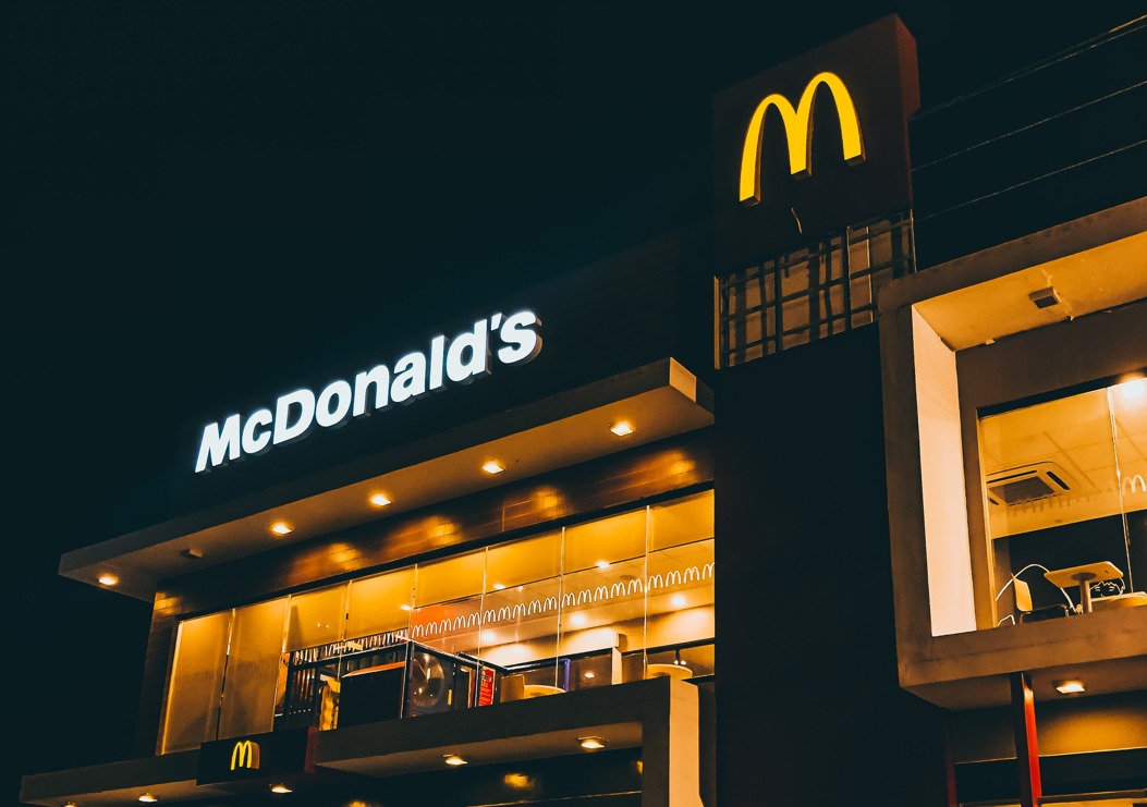 Рестораны McDonald's временно приостанавливают работу в Казахстане