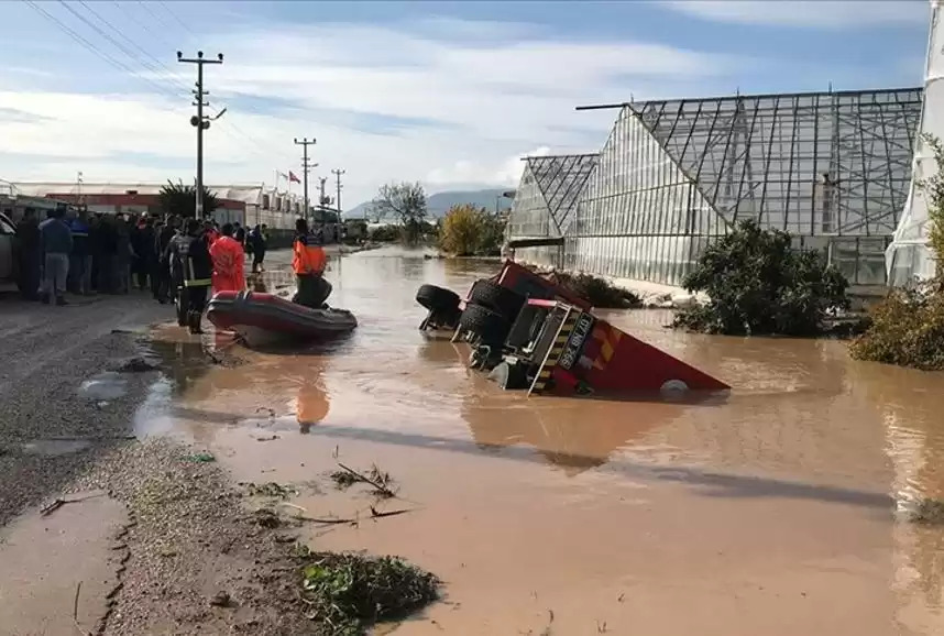 В Анталии произошло крупнейшее за 50 лет наводнение