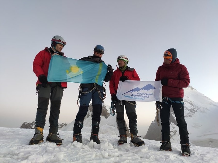 «Парни-машины»: Казахстан занял первое место на чемпионате мира по альпинизму