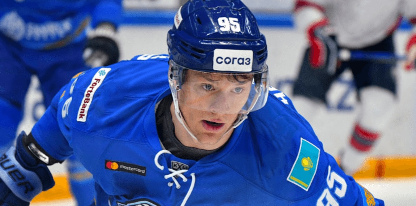 Игрока казахстанской хоккейной сборной лишили гражданства РК