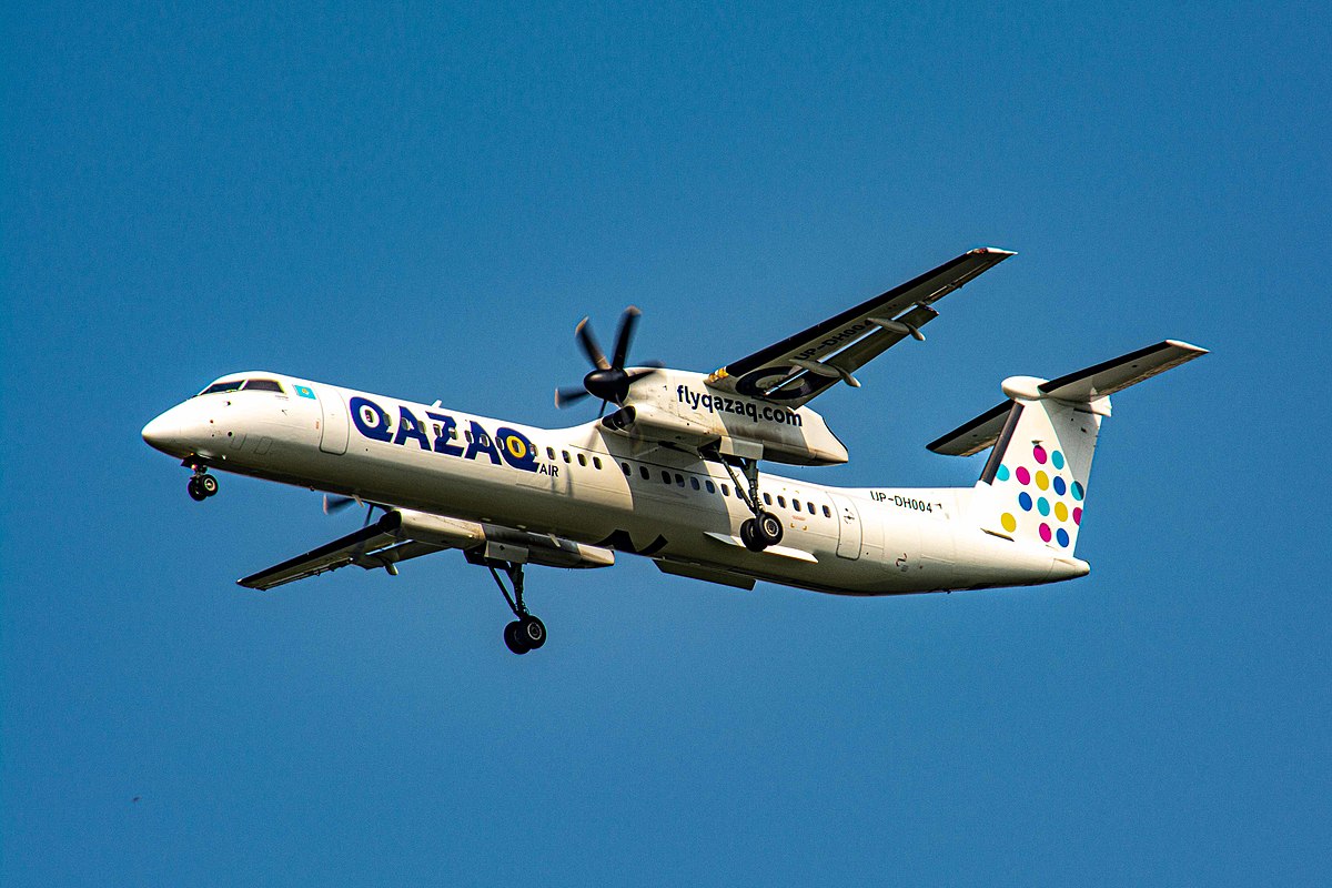 Пьяный пассажир устроил скандал в самолете авиакомпании Qazaq Air