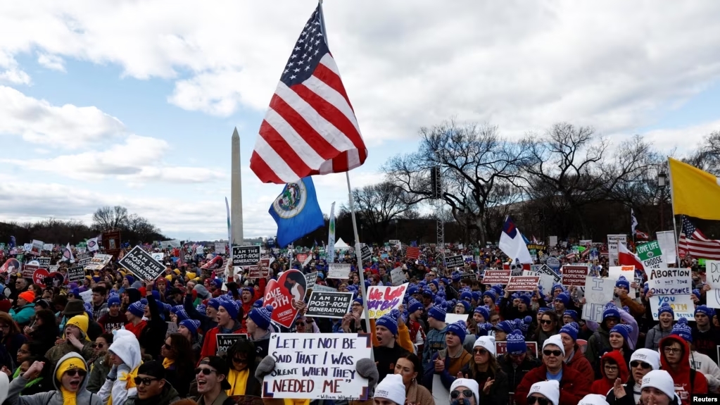 Противники абортов провели многотысячный марш в Вашингтоне