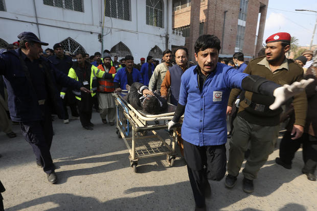 Террорист атаковал мечеть в Пакистане, погибли 25 человек