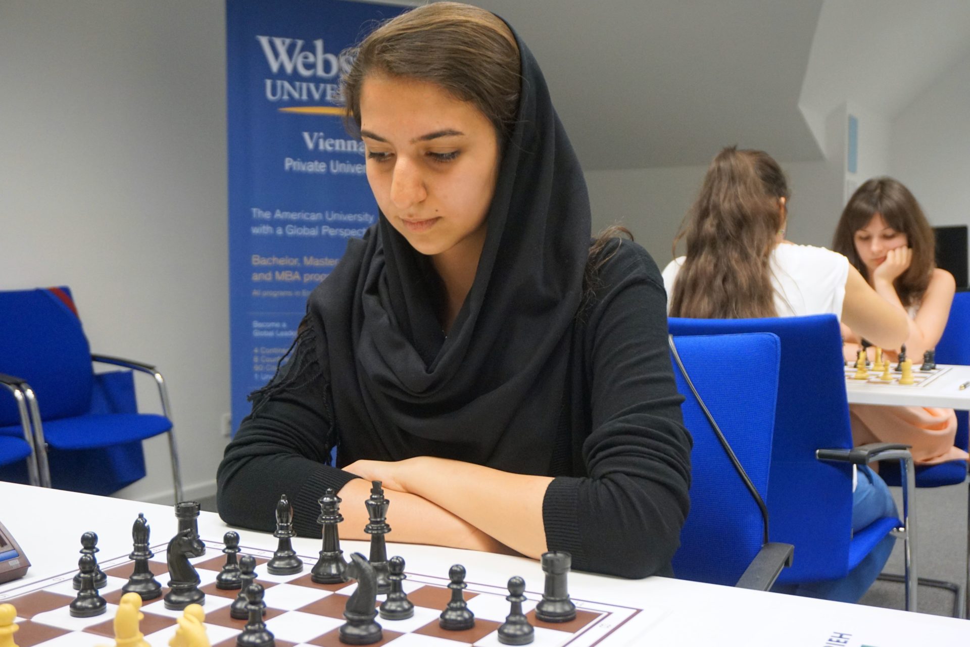 Неизвестные разыскивали иранскую шахматистку, снявшую хиджаб на ЧМ в Алматы
