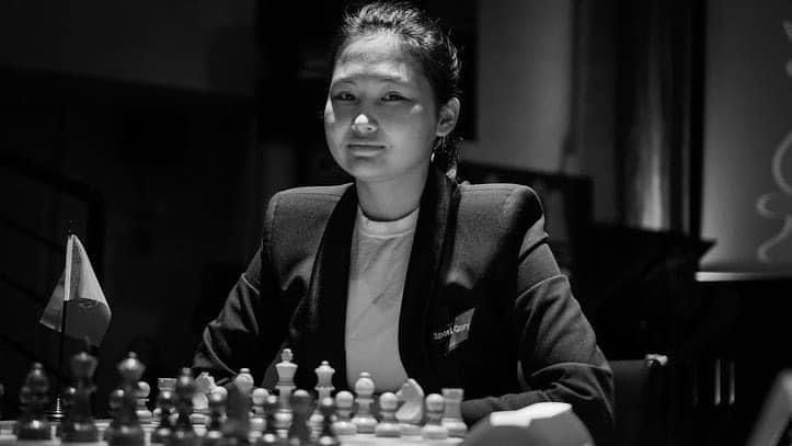 Казахстанка сенсационно обыграла самого титулованного шахматиста мира