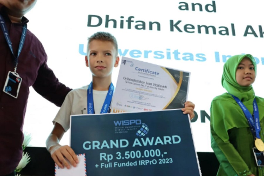 Казахстанский школьник выиграл Всемирную олимпиаду инновационных научных проектов в Индонезии