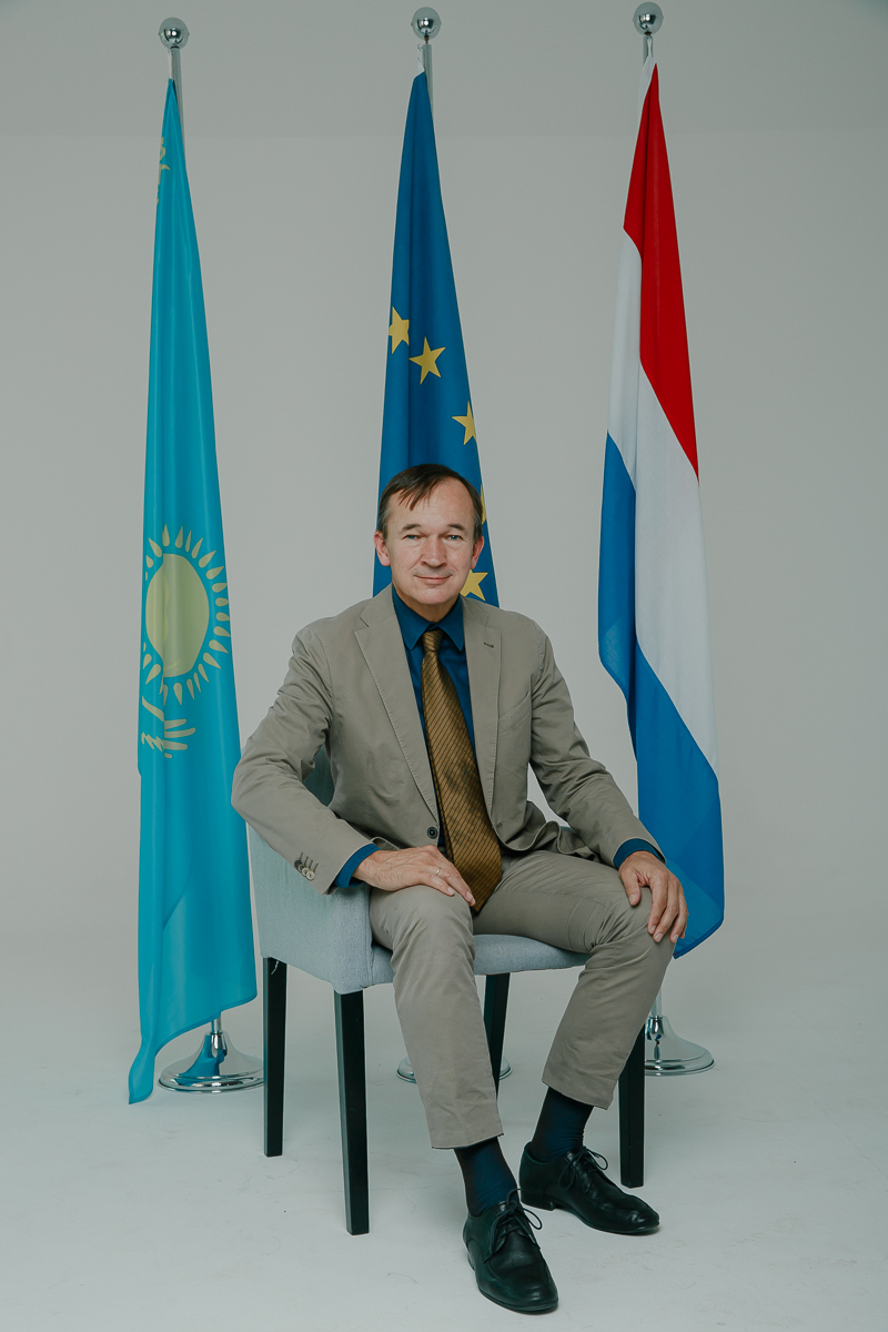 Посол Нидерландов Андрей Карстенс: «В дороге всегда смотрю вкладку "Казахстанское кино"»