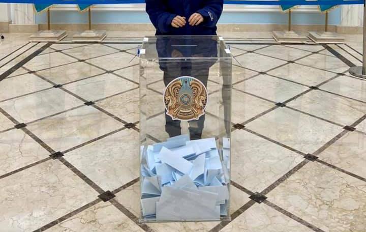 «Будет много бумаги в избирательной урне». Казахстанцев ждут бюллетени по полметра