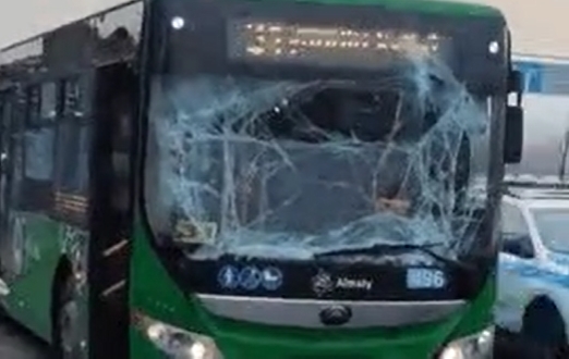 В Алматы снова столкнулись два автобуса