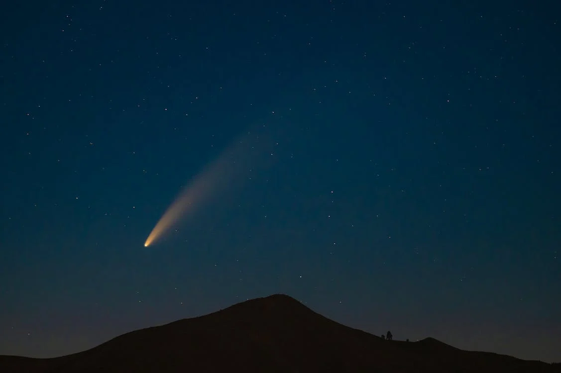 Уникальное зрелище: в начале февраля казахстанцы могут увидеть в небе яркую комету