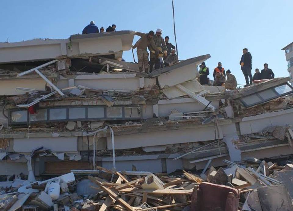 Кто ответит за разрушенные дома: в Турции объявили в розыск виновных в нарушениях строительства