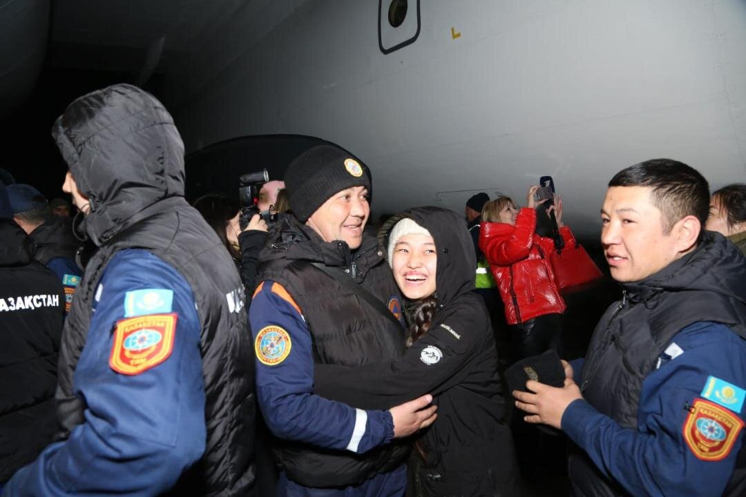 В Алматы встретили отряд спасателей, прибывших из Турции