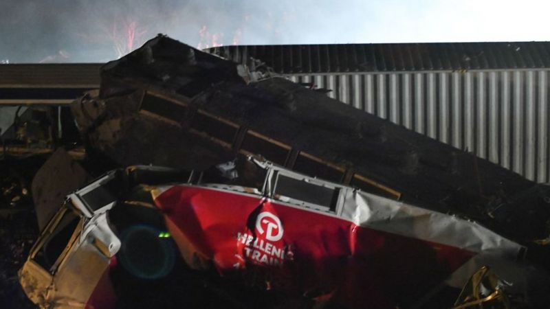 Трагедия в Греции. Столкнулись грузовой и пассажирский поезда