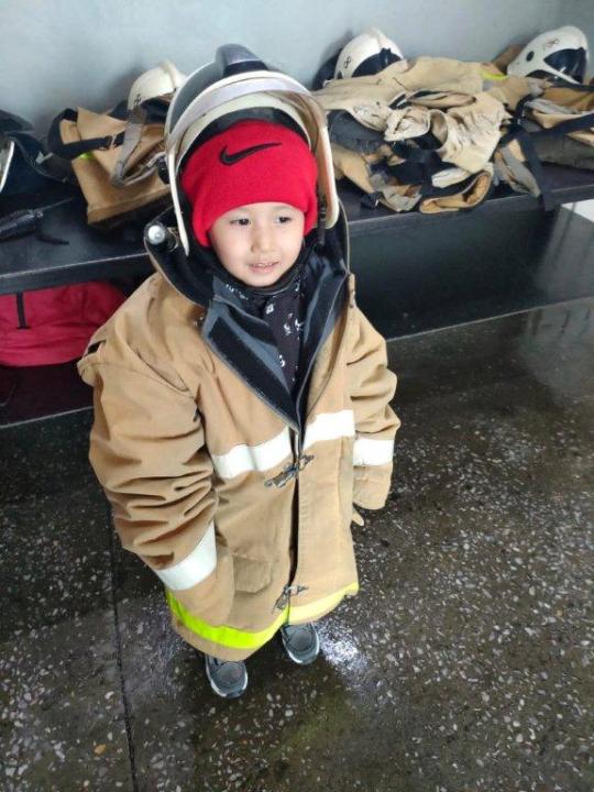 Казахстанские пожарные исполнили заветную мечту ребёнка
