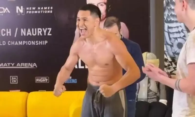 Казахстанский боксер стал чемпионом мира