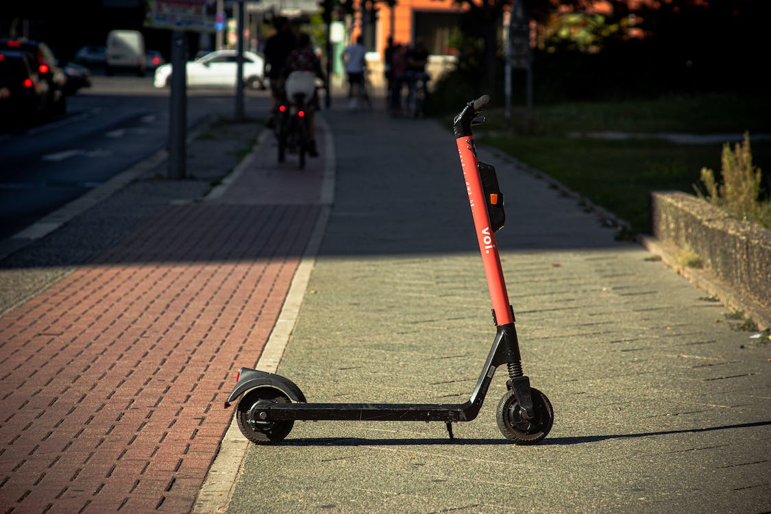 Не парковать на тротуарах: в Вене ужесточили правила использования электросамокатов