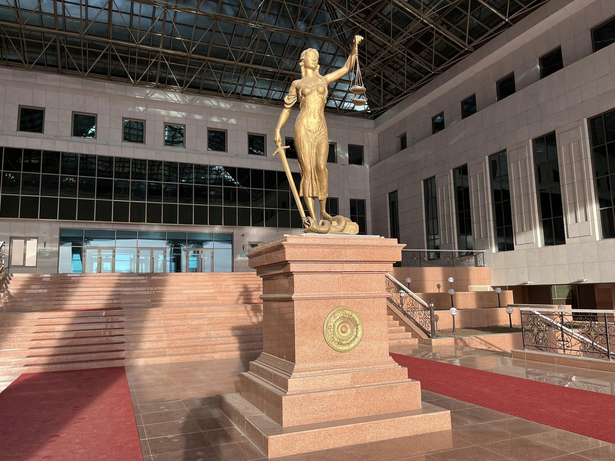 Критика Верховного суда Казахстана наказуема? Адвоката могут лишить лицензии