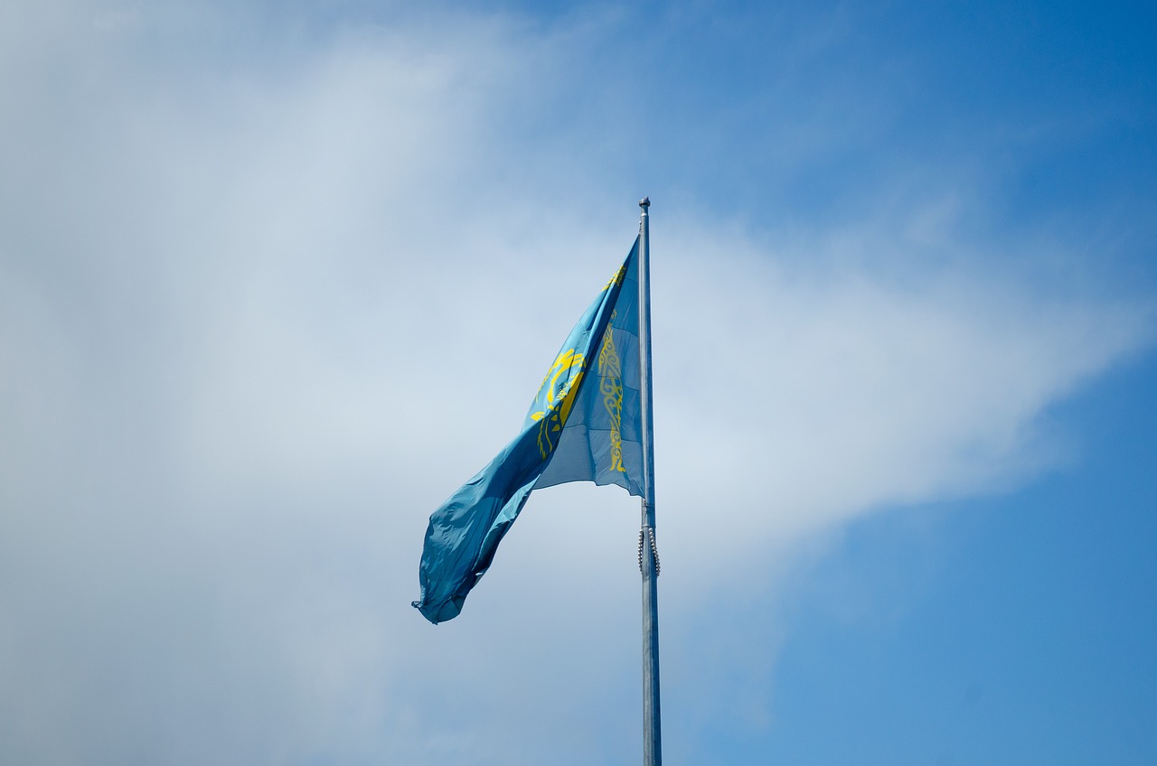 В Казахстане начнут сжигать флаги