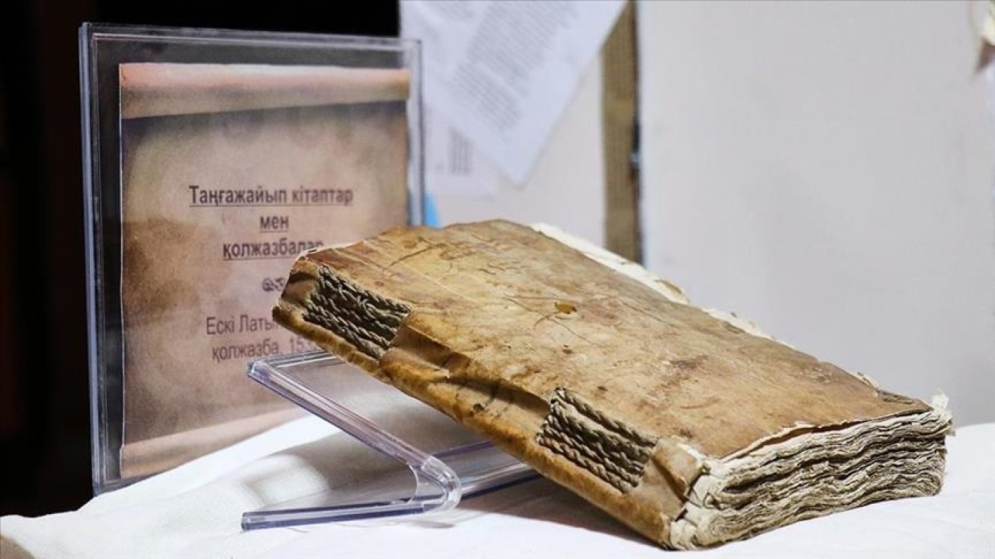 Что таит в себе книга в обложке из человеческой кожи: казахстанские ученые ищут ответ