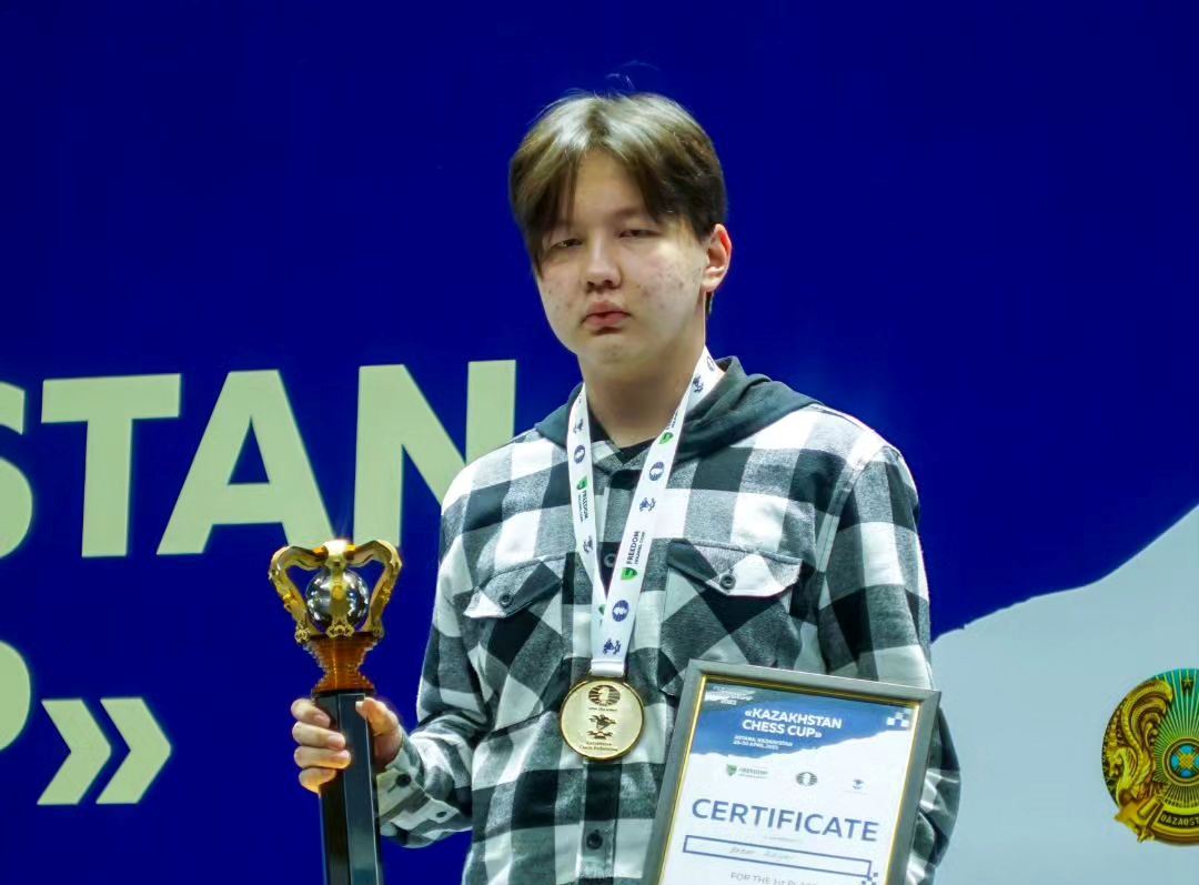 15-летний казахстанец выиграл международный турнир по шахматам