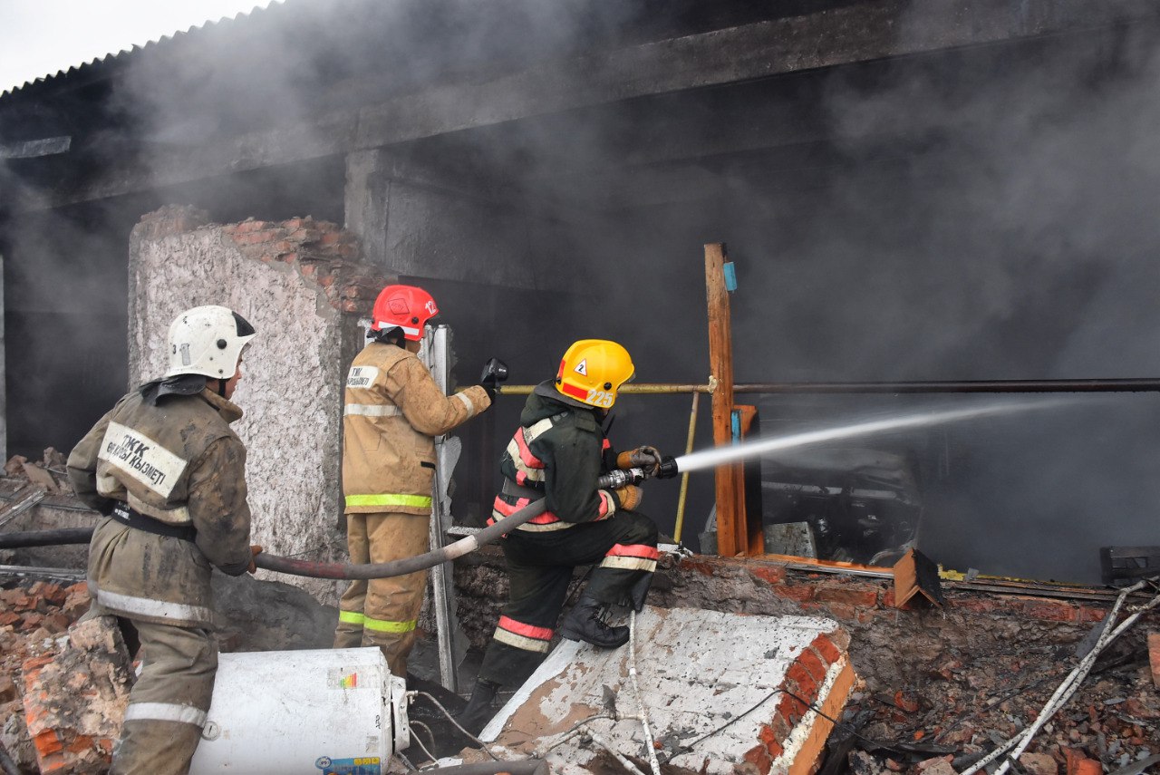 Пожар в Петропавловске уничтожил девять зданий